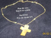 collier croix nacre jaune