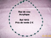 collier vert foncé et blanc