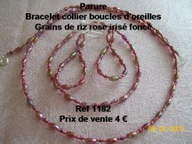 parure collier bracelet et boucles d'oreilles en grain de riz rose foncé irisé