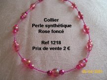 collier rose foncé en perle synthétique